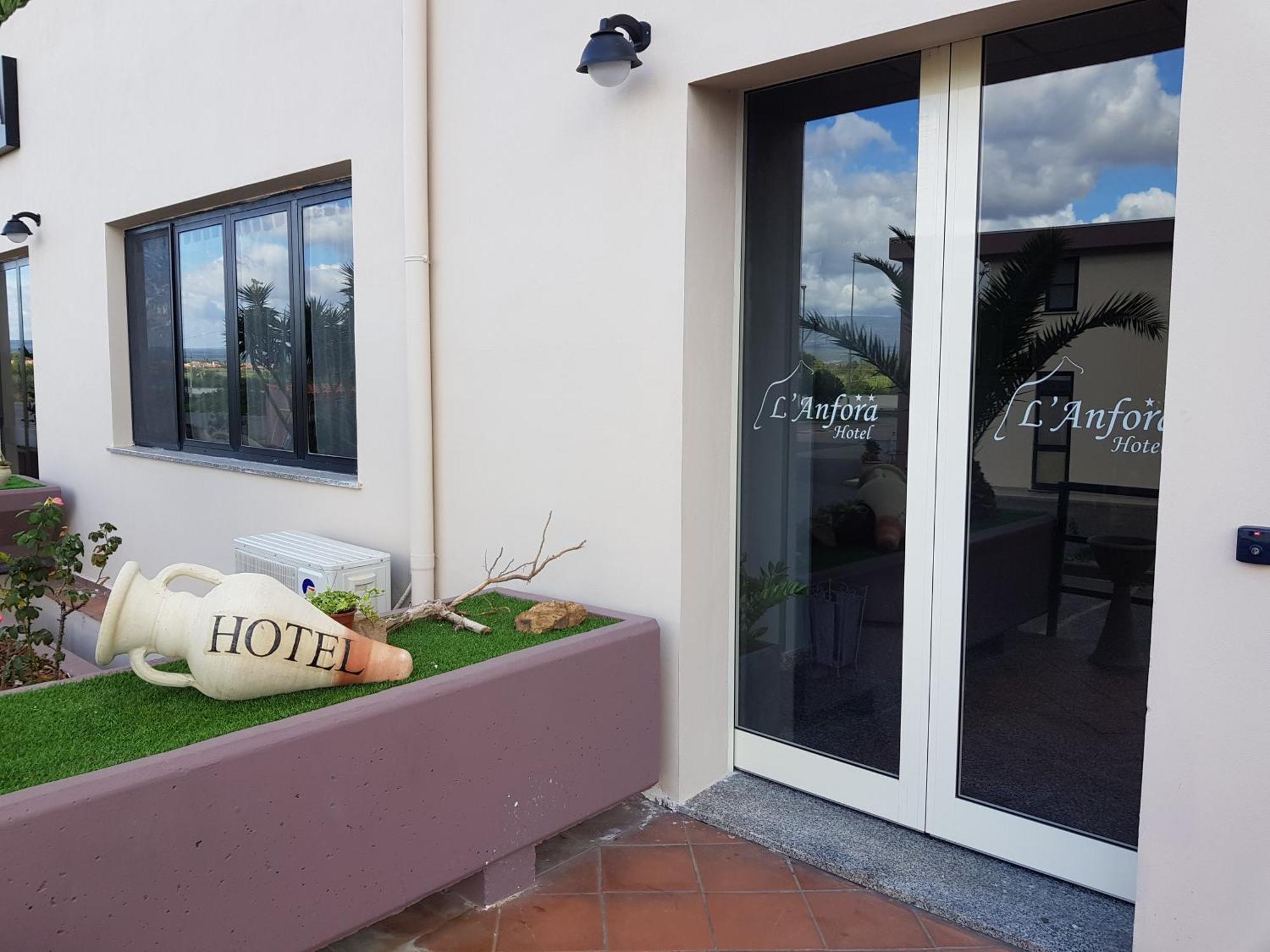 L Anfora Hotel Tramatza Luaran gambar